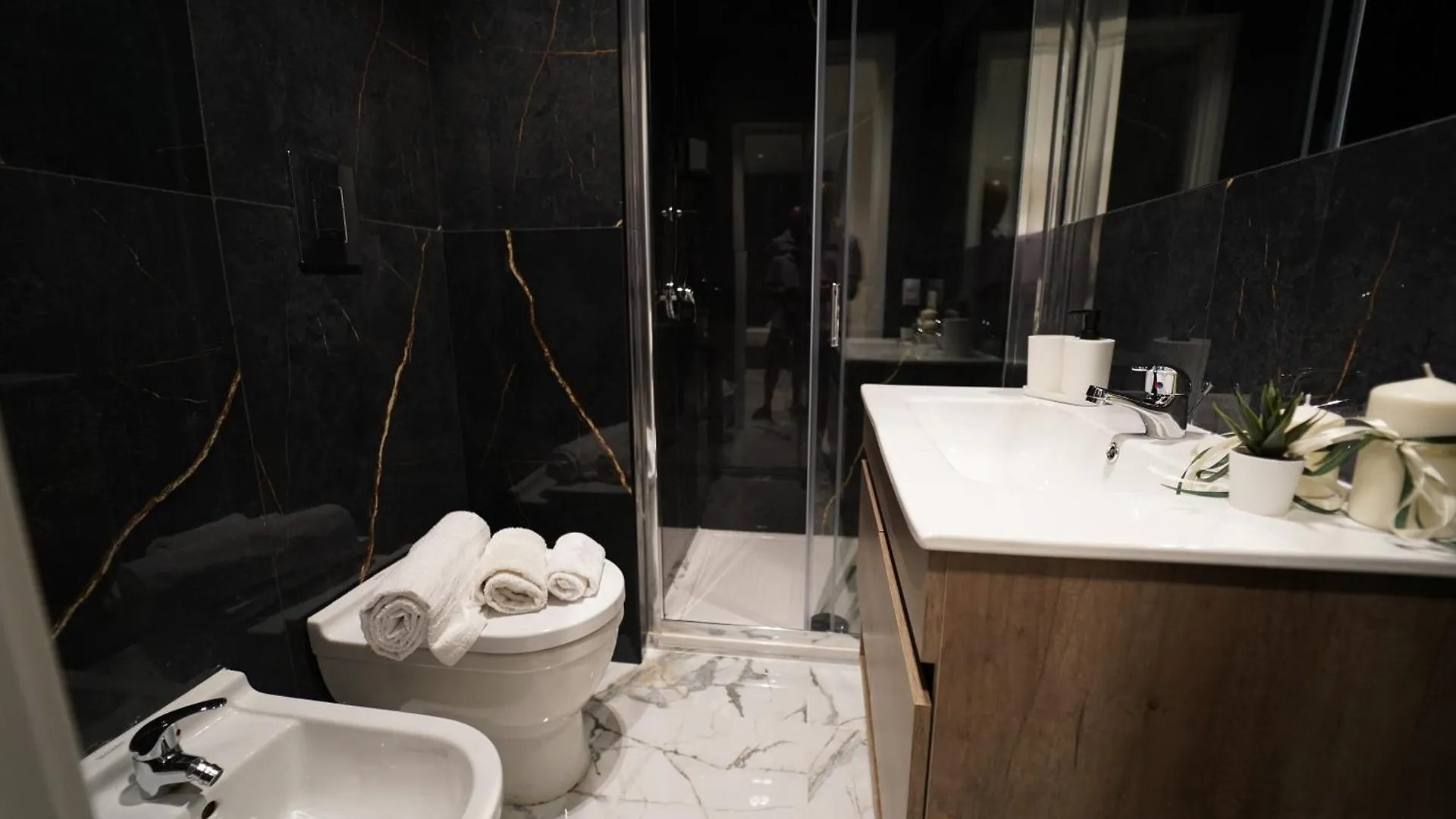 Apartment Appartamento Ottanio- Quattro Canti 200 Mt Palermo Italy